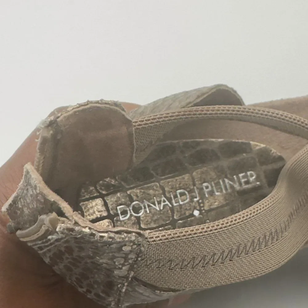 Donald J Pliner Jilli Canvas Wedge Sandal Bronze Open-toe design/comfort. Sz 9.5